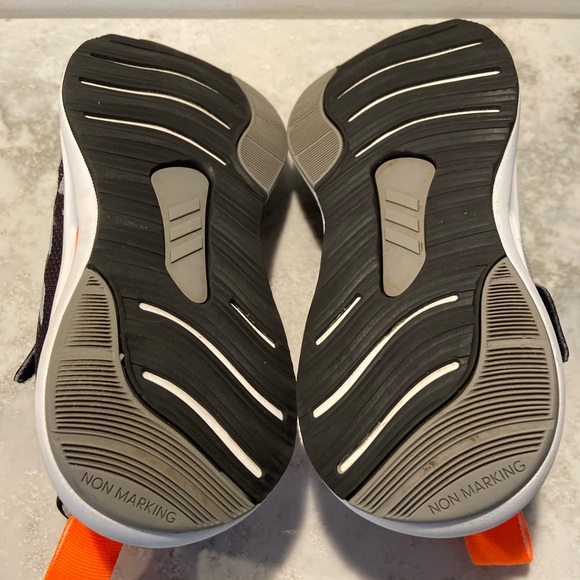 Adidas MENS SIZE 2 running shoes size Cloudfoam non-marking Camouflage - Picture 3 of 4